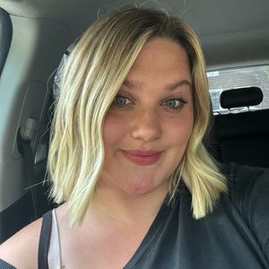 Meet your Posher, Emmi